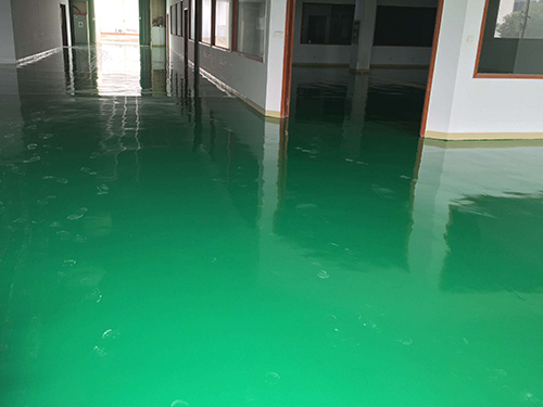 青島環(huán)氧地坪生產(chǎn)廠家分享了處理地坪漆中有毒物質(zhì)的技巧。